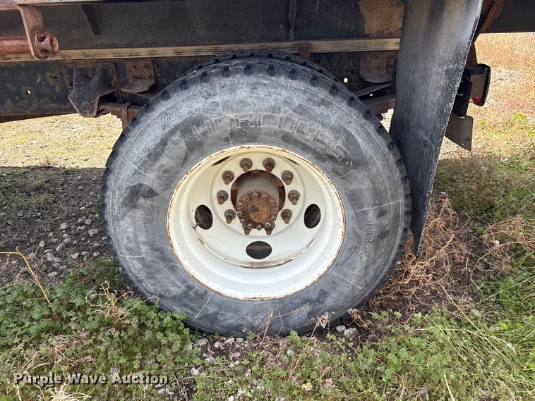 image for item FG2872 2006 GMC C6500 flatbed truck