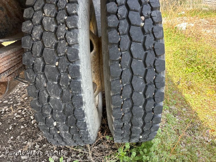 image for item FG2872 2006 GMC C6500 flatbed truck