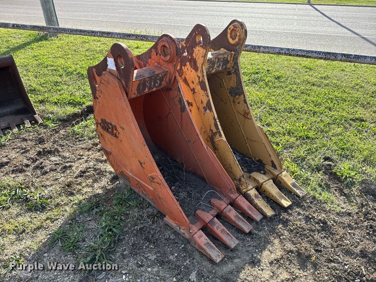 image for item FH6506 (2) SEC excavator buckets