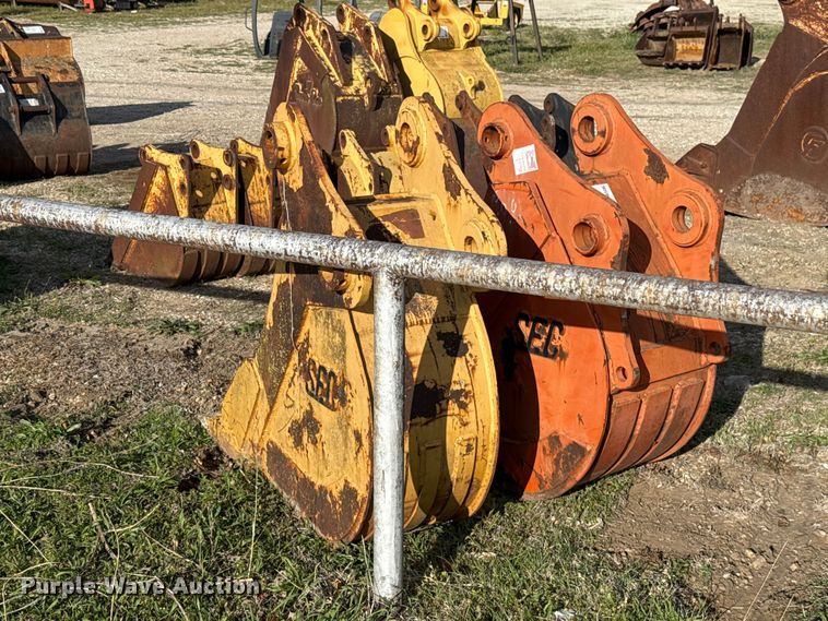 image for item FH6506 (2) SEC excavator buckets