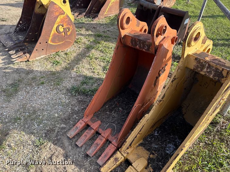 image for item FH6506 (2) SEC excavator buckets