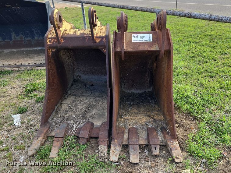 image for item FH6511 (2) excavator buckets