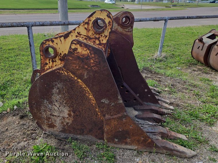 image for item FH6511 (2) excavator buckets