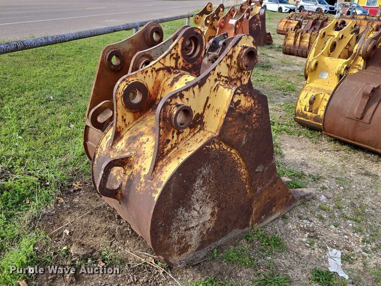 image for item FH6511 (2) excavator buckets