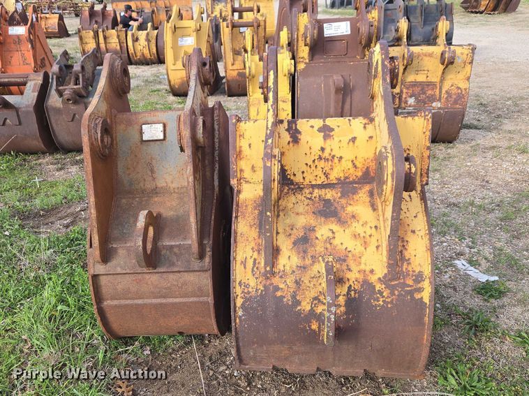 image for item FH6511 (2) excavator buckets