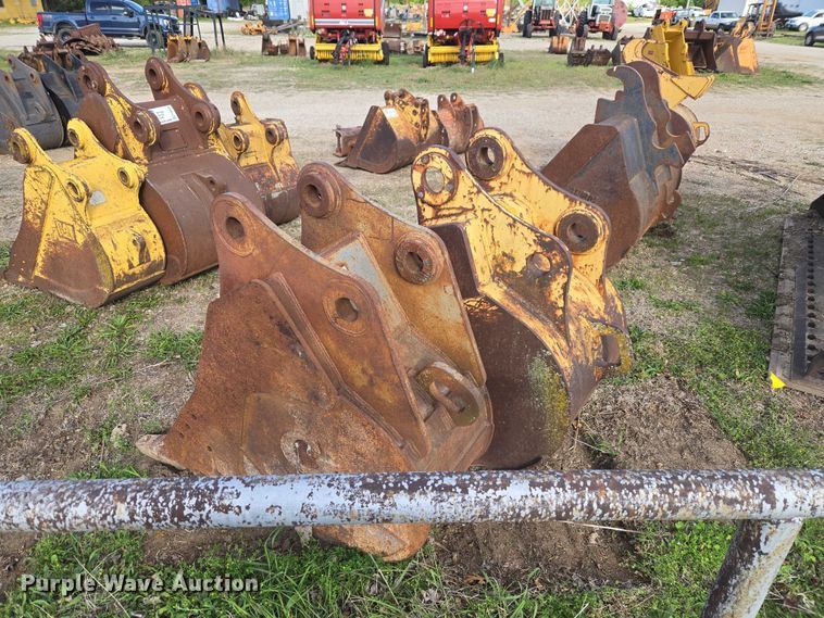 image for item FH6511 (2) excavator buckets