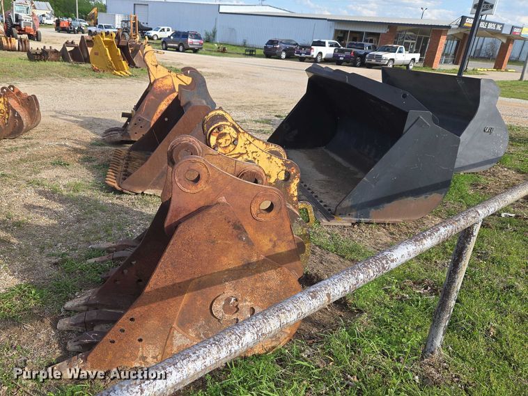 image for item FH6511 (2) excavator buckets