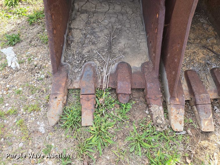 image for item FH6511 (2) excavator buckets