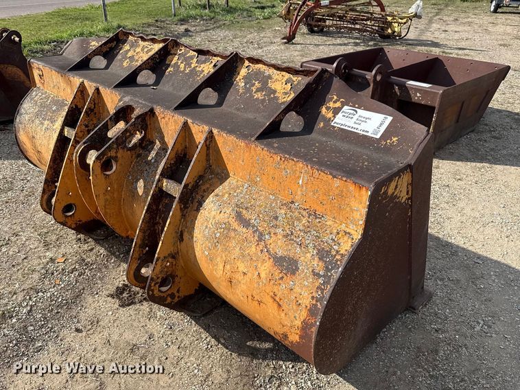 image for item FH6518 Loader bucket