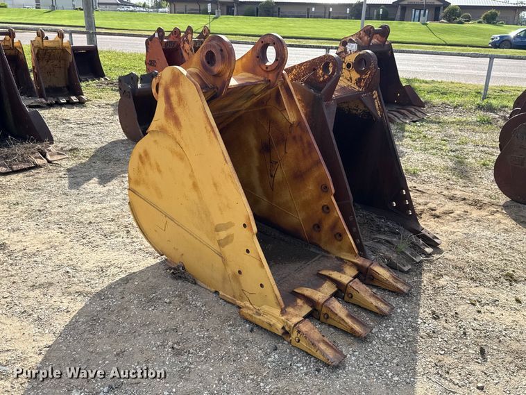 image for item FH6526 (2) excavator buckets