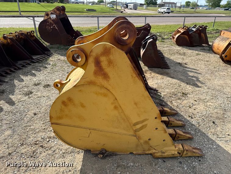 image for item FH6526 (2) excavator buckets