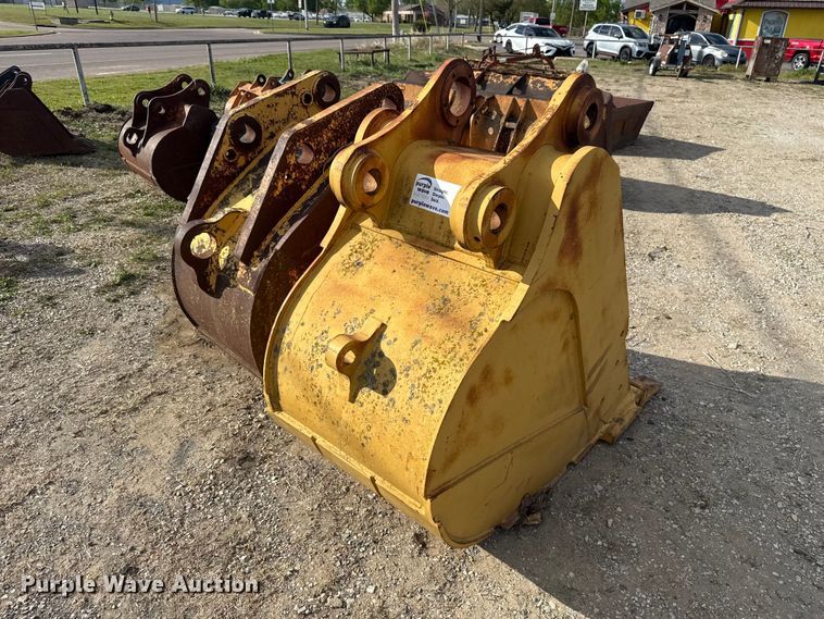 image for item FH6526 (2) excavator buckets