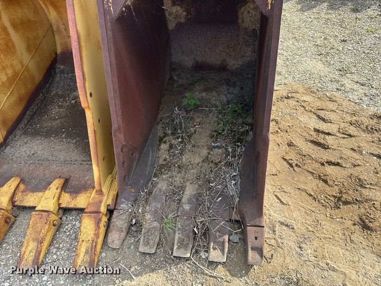 image for item FH6526 (2) excavator buckets