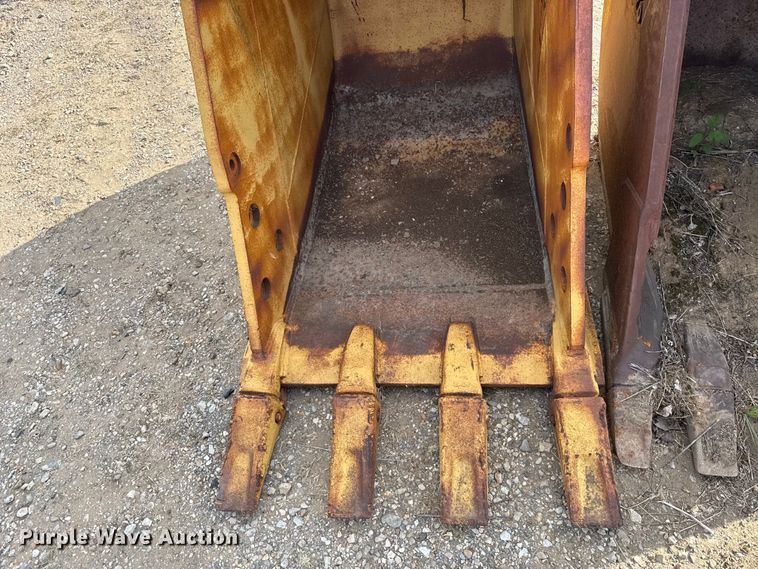 image for item FH6526 (2) excavator buckets