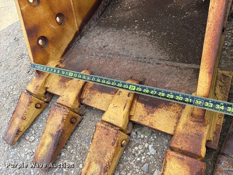 image for item FH6526 (2) excavator buckets