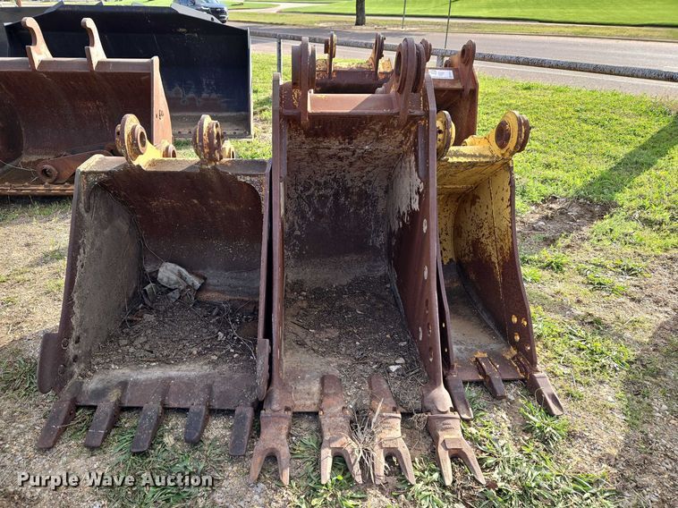 image for item FH6528 (3) Caterpillar excavator buckets