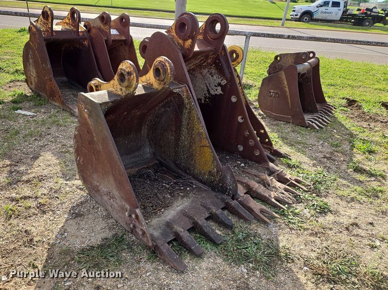 image for item FH6528 (3) Caterpillar excavator buckets