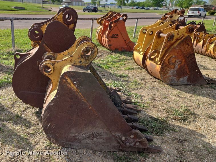 image for item FH6528 (3) Caterpillar excavator buckets