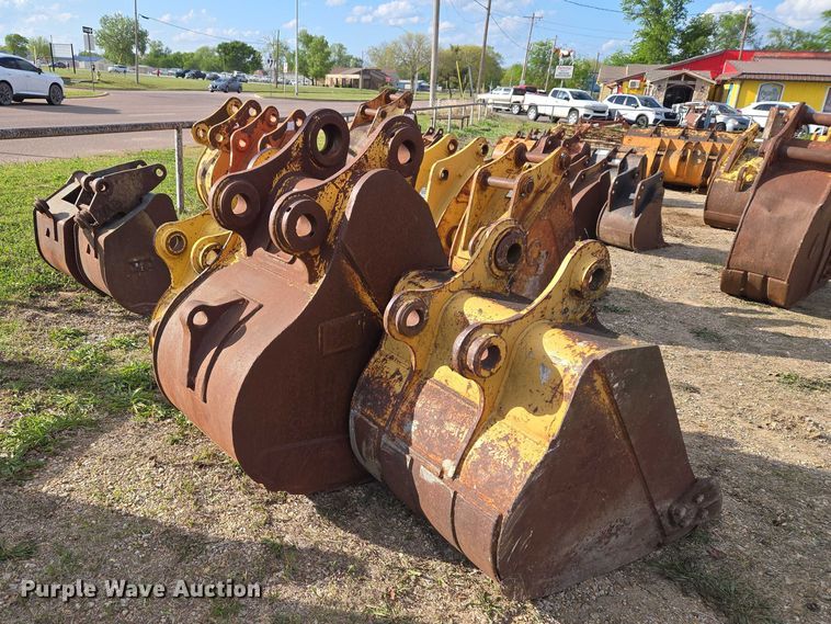 image for item FH6528 (3) Caterpillar excavator buckets