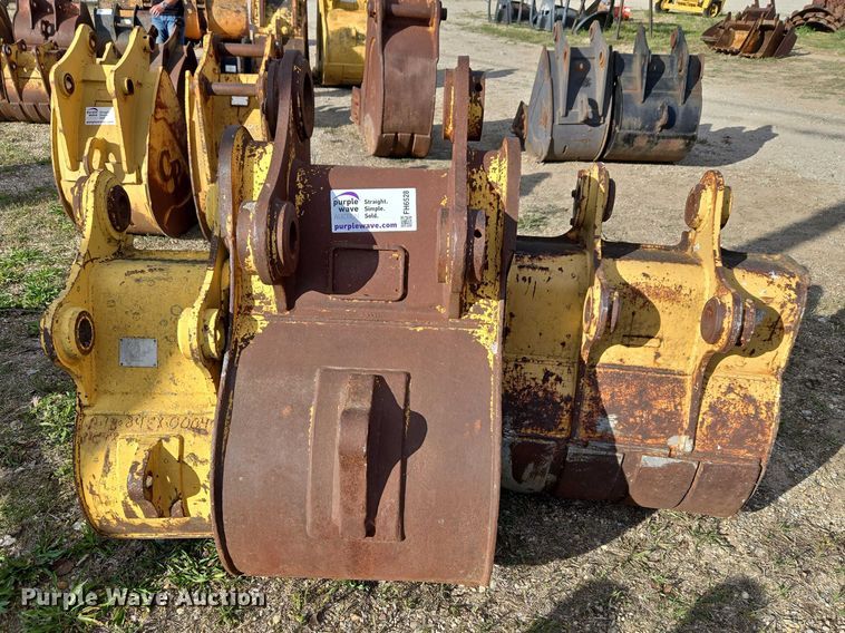 image for item FH6528 (3) Caterpillar excavator buckets