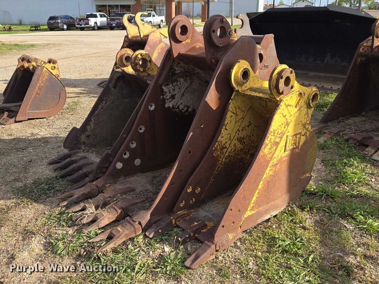 image for item FH6528 (3) Caterpillar excavator buckets
