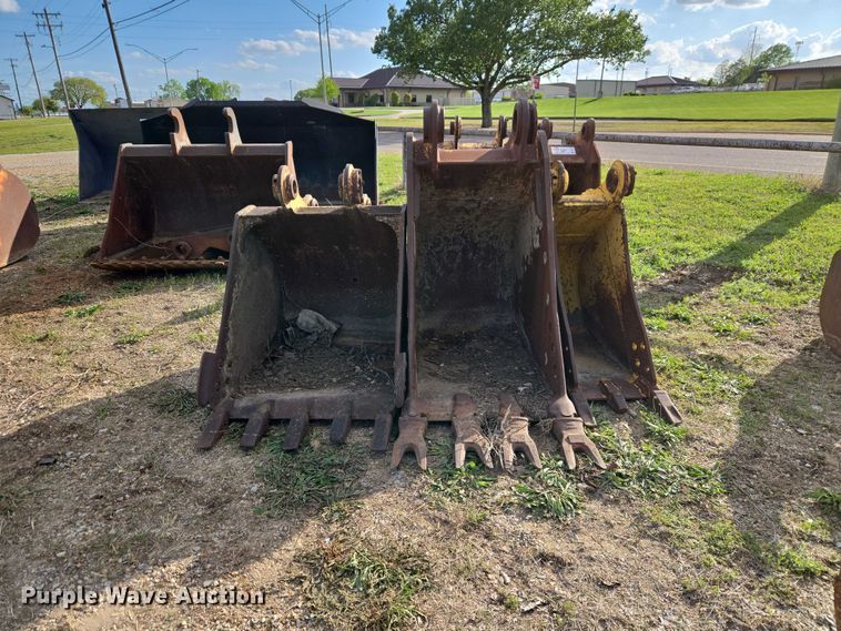 image for item FH6528 (3) Caterpillar excavator buckets