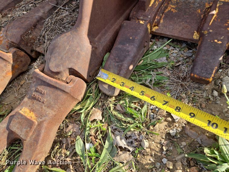 image for item FH6528 (3) Caterpillar excavator buckets