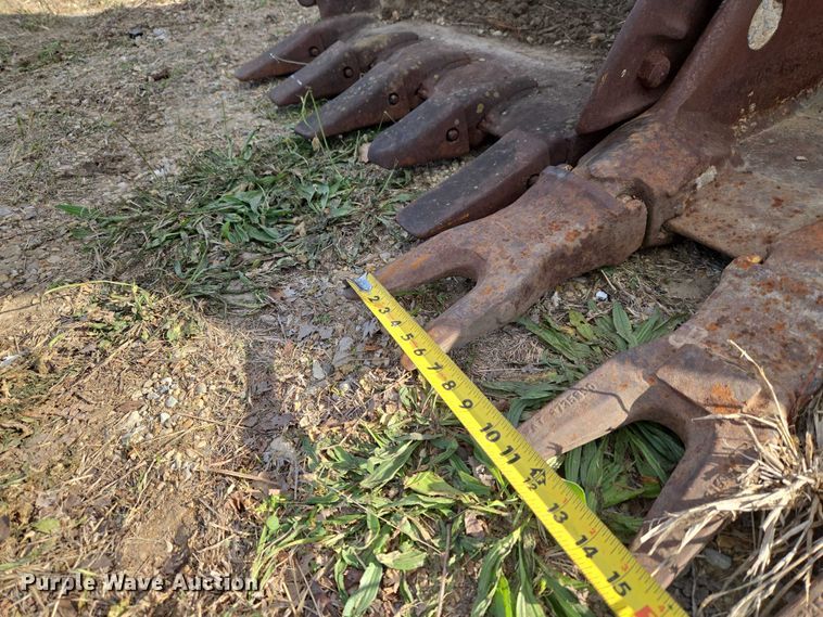 image for item FH6528 (3) Caterpillar excavator buckets