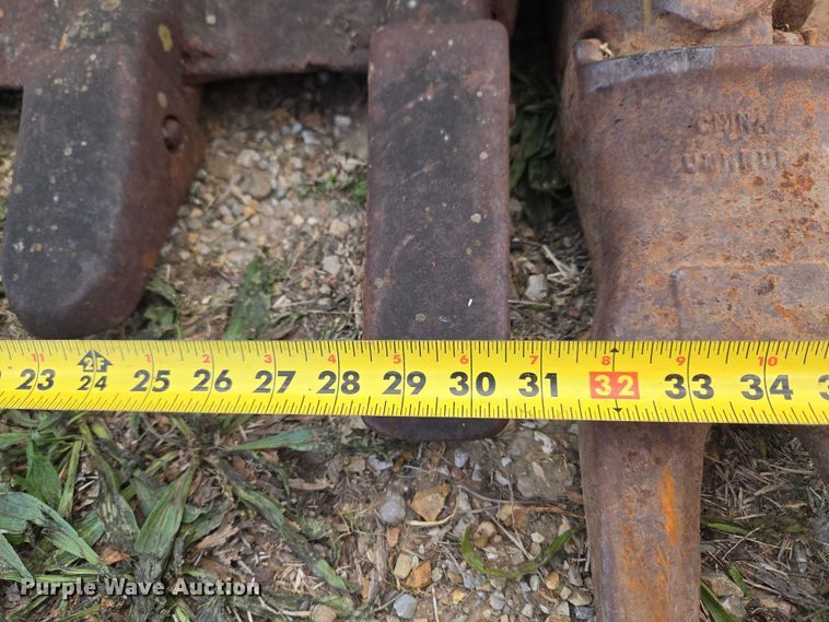 image for item FH6528 (3) Caterpillar excavator buckets