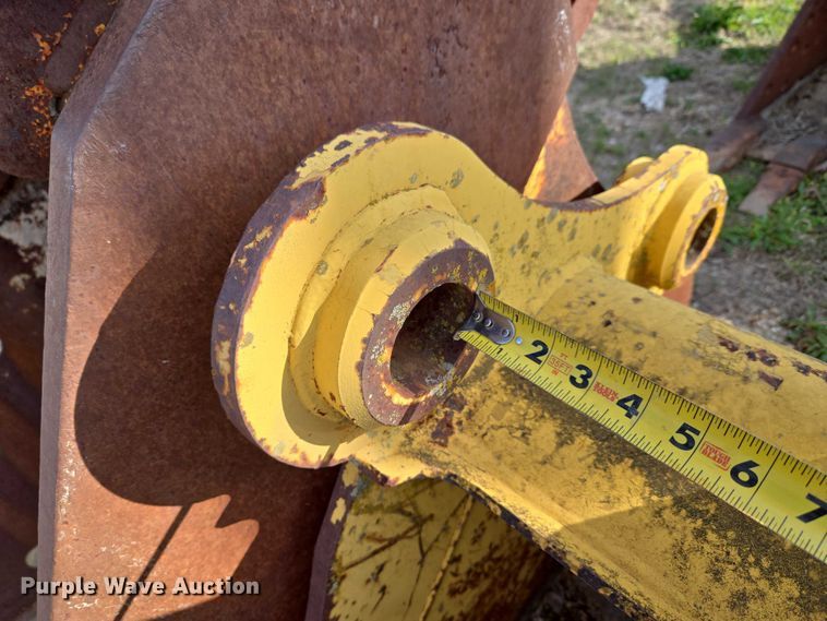 image for item FH6528 (3) Caterpillar excavator buckets