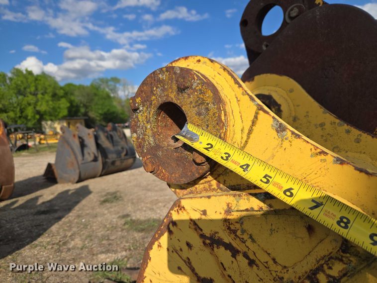 image for item FH6528 (3) Caterpillar excavator buckets