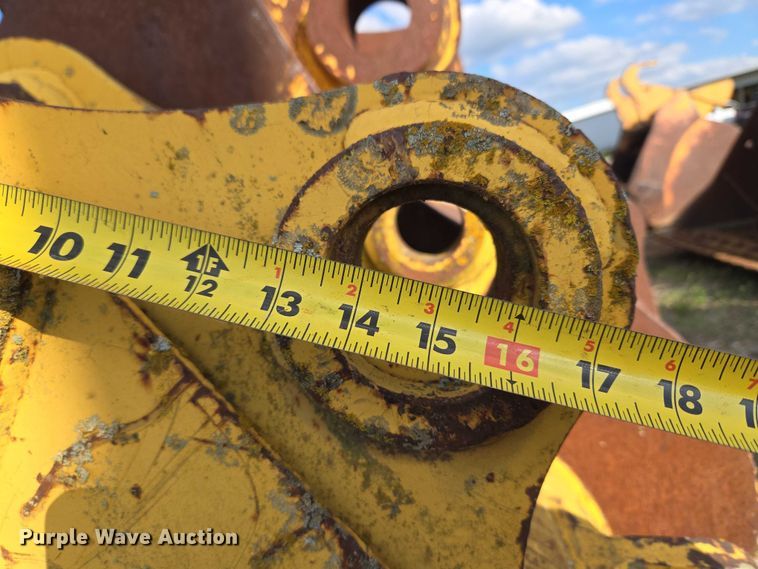 image for item FH6528 (3) Caterpillar excavator buckets