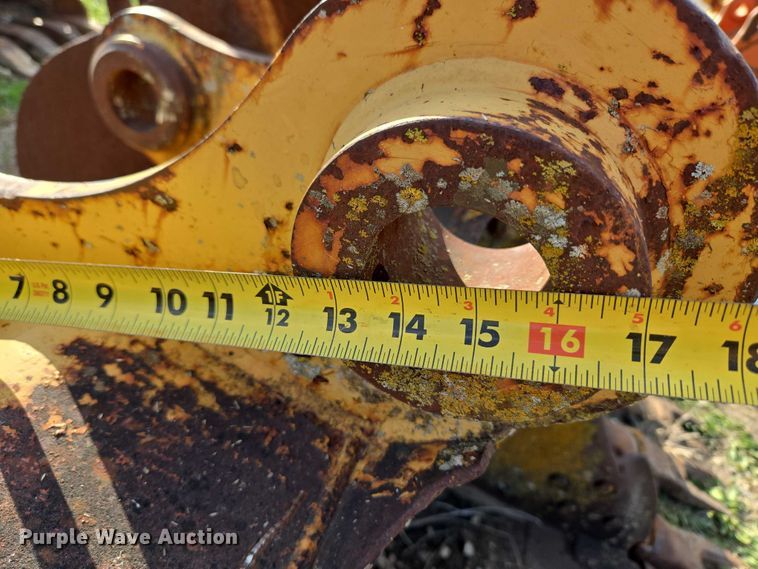 image for item FH6528 (3) Caterpillar excavator buckets