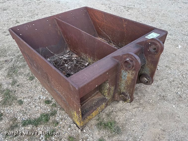 image for item FH6529 Excavator screen bucket