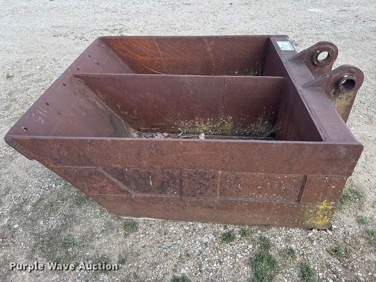 image for item FH6529 Excavator screen bucket