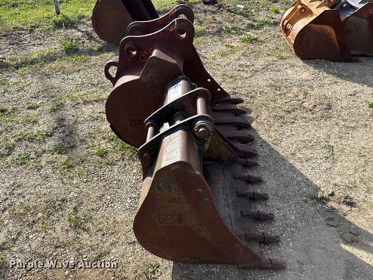 image for item FH6535 (2) excavator buckets