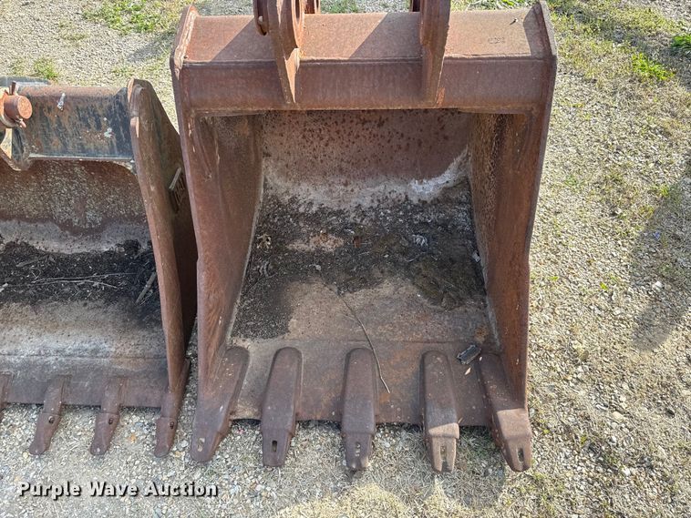 image for item FH6535 (2) excavator buckets