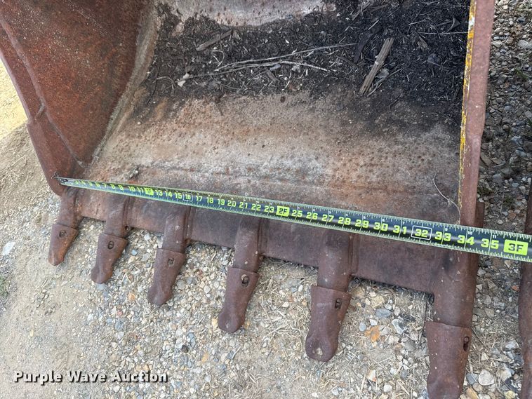 image for item FH6535 (2) excavator buckets