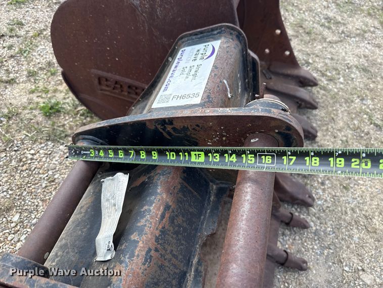 image for item FH6535 (2) excavator buckets