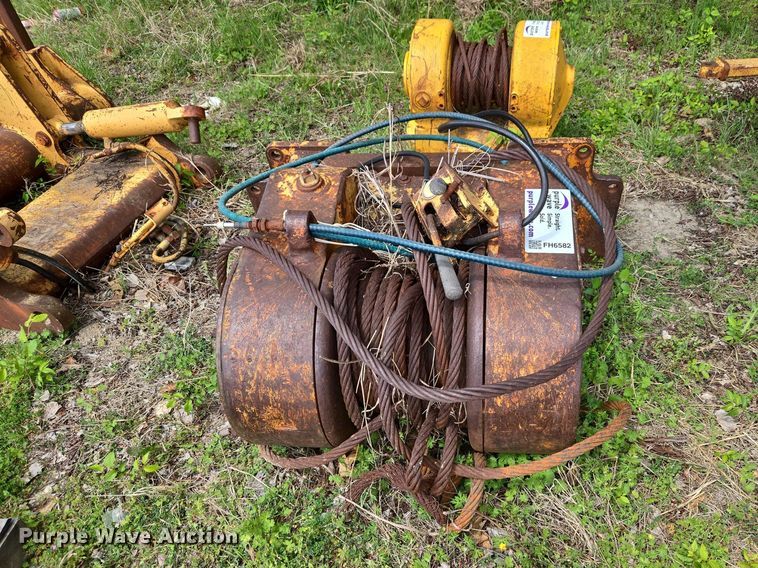 image for item FH6582 Hyster winch