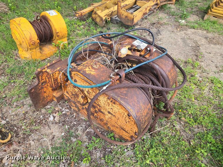 image for item FH6582 Hyster winch