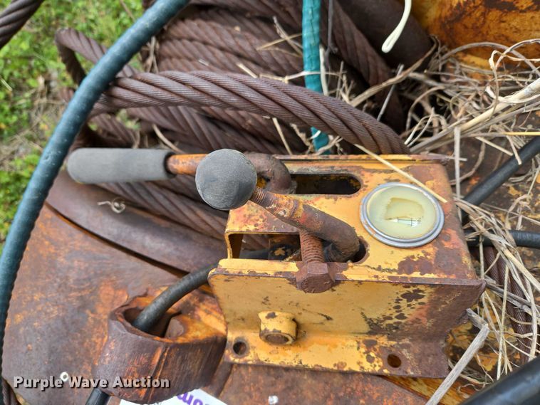 image for item FH6582 Hyster winch