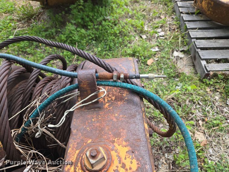 image for item FH6582 Hyster winch