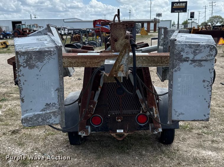 image for item FH6594 2004 Genie TML-4000N light plant