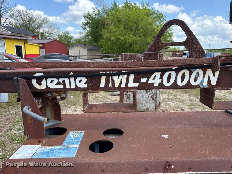 image for item FH6594 2004 Genie TML-4000N light plant