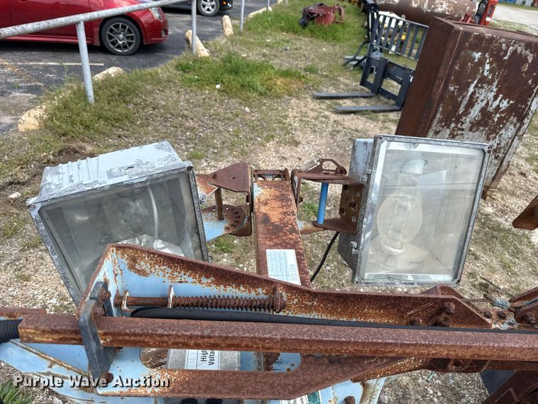 image for item FH6594 2004 Genie TML-4000N light plant