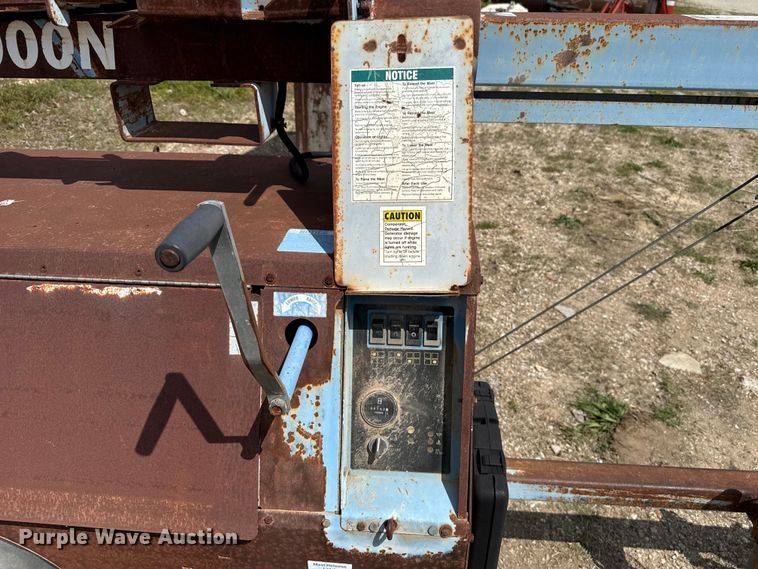image for item FH6594 2004 Genie TML-4000N light plant