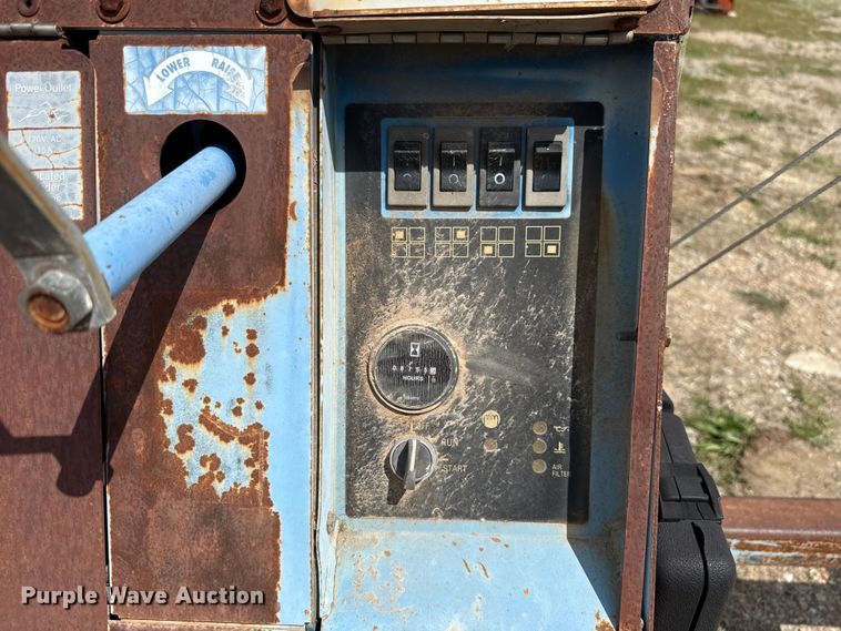 image for item FH6594 2004 Genie TML-4000N light plant