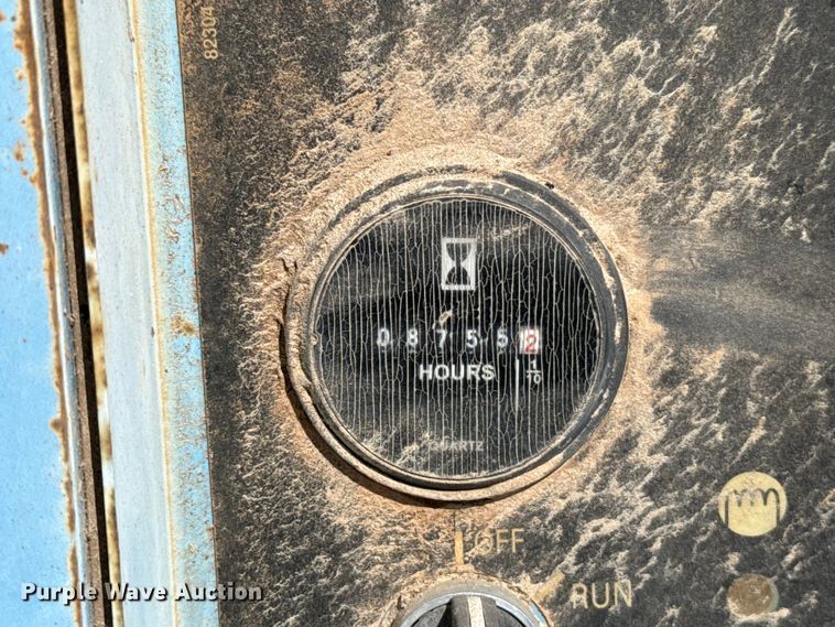 image for item FH6594 2004 Genie TML-4000N light plant