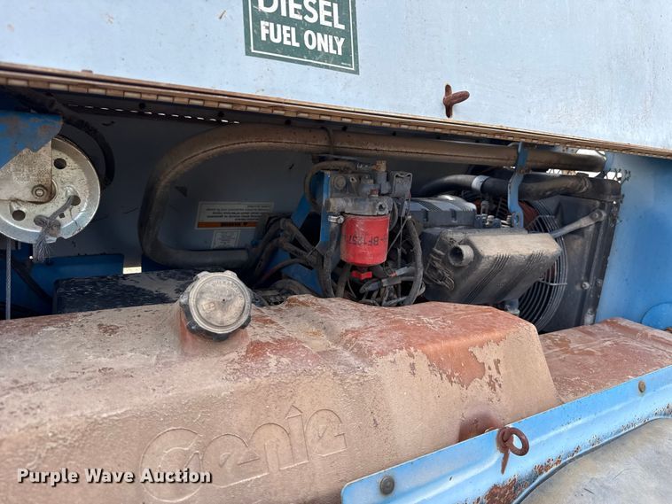 image for item FH6594 2004 Genie TML-4000N light plant